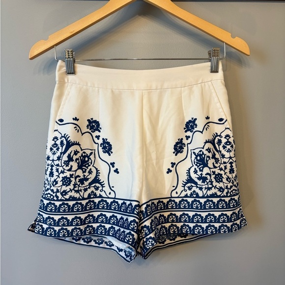 Dynamite High Waist White and Blue Shorts size XS - Picture 2 of 8